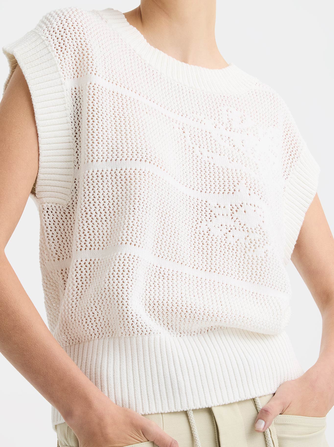 MORRISON ELIRA KNIT VEST (White)