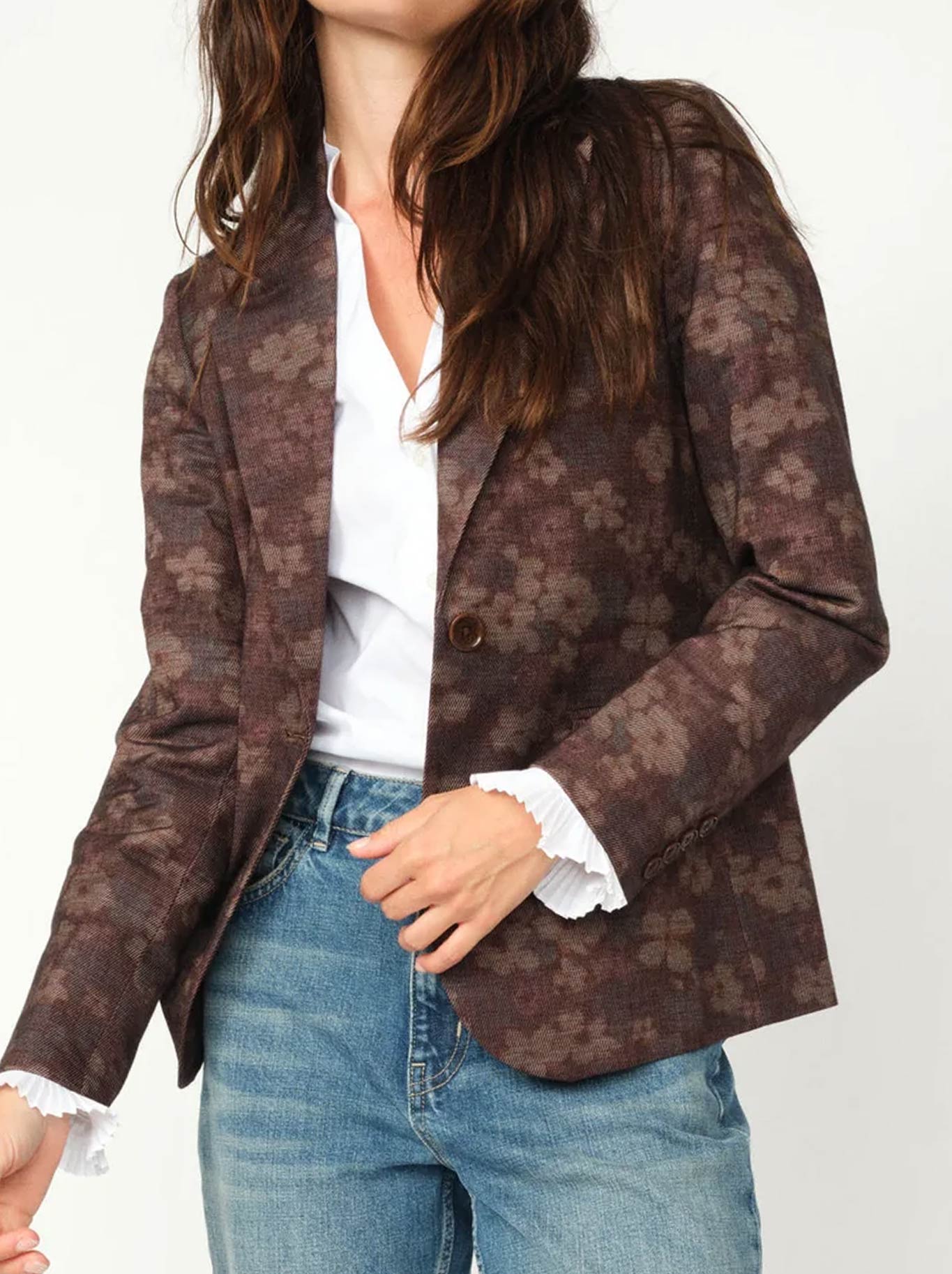 Image of a model wearing Outerwear. Productname: MOS MOSH LINEA FINNI BLAZER in Fudge colour by brand - Mos Mosh