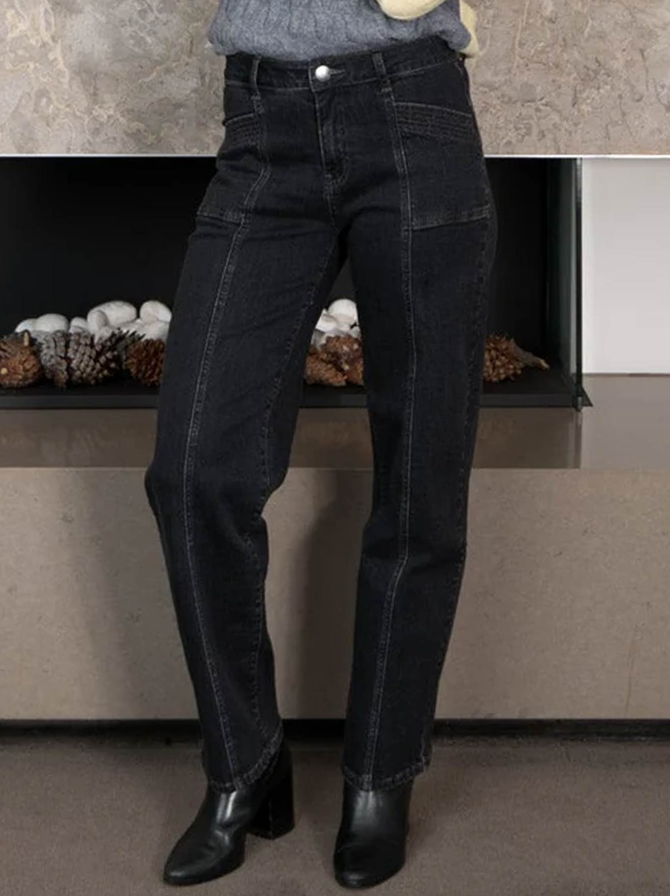 Image of Jeans. Product name - NEW LONDON HOLBORN ANKLE GRAZER JEAN in Washed Black colour by brand - New London