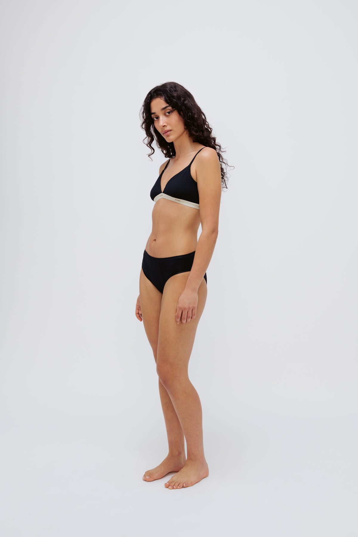 NUNE Triangle Bralette (Black)