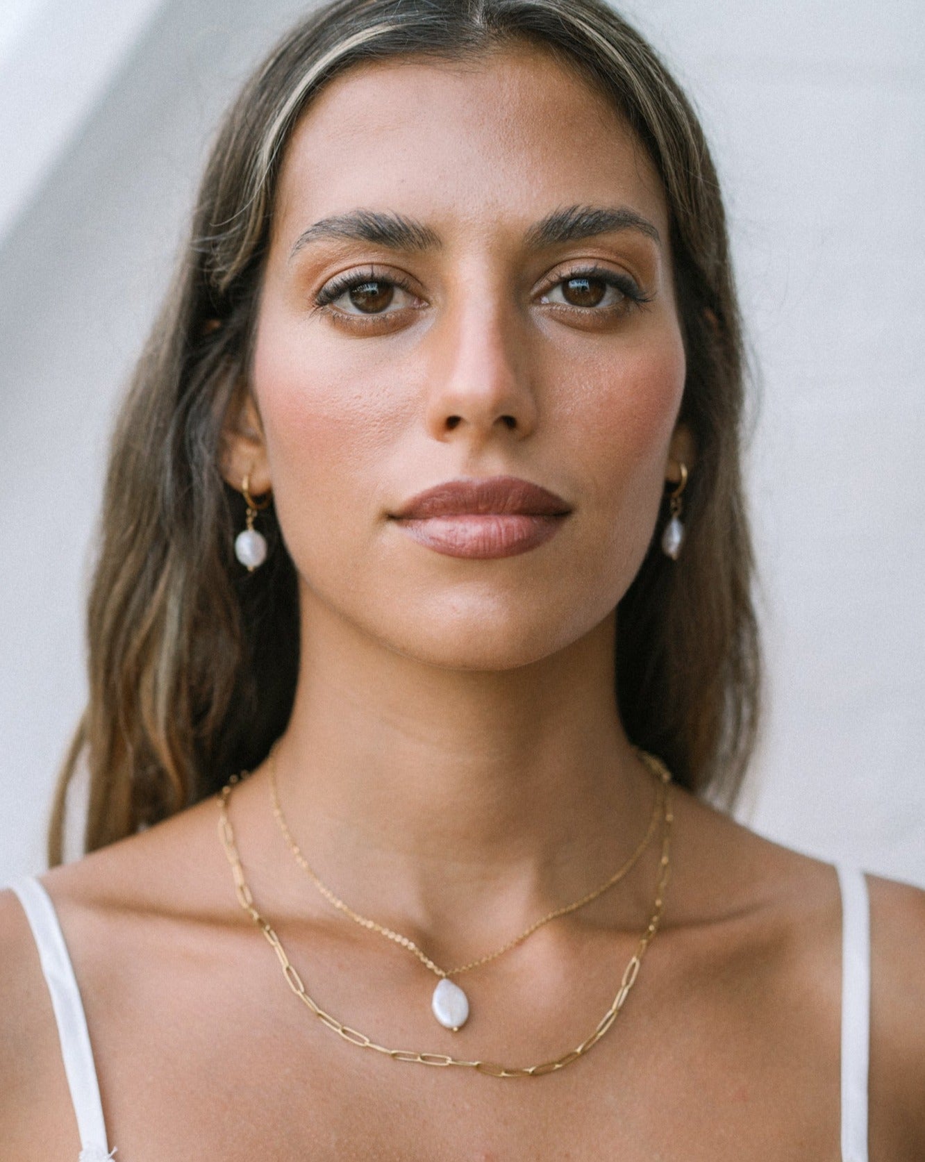 Heychic Perrie Pearl Gold Layered Chain Necklace (Red)