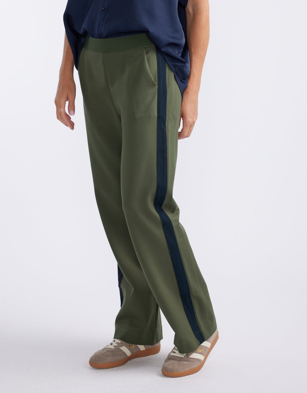White & Co. Timeless Straight Leg Ponte Pant (Khaki / Navy)