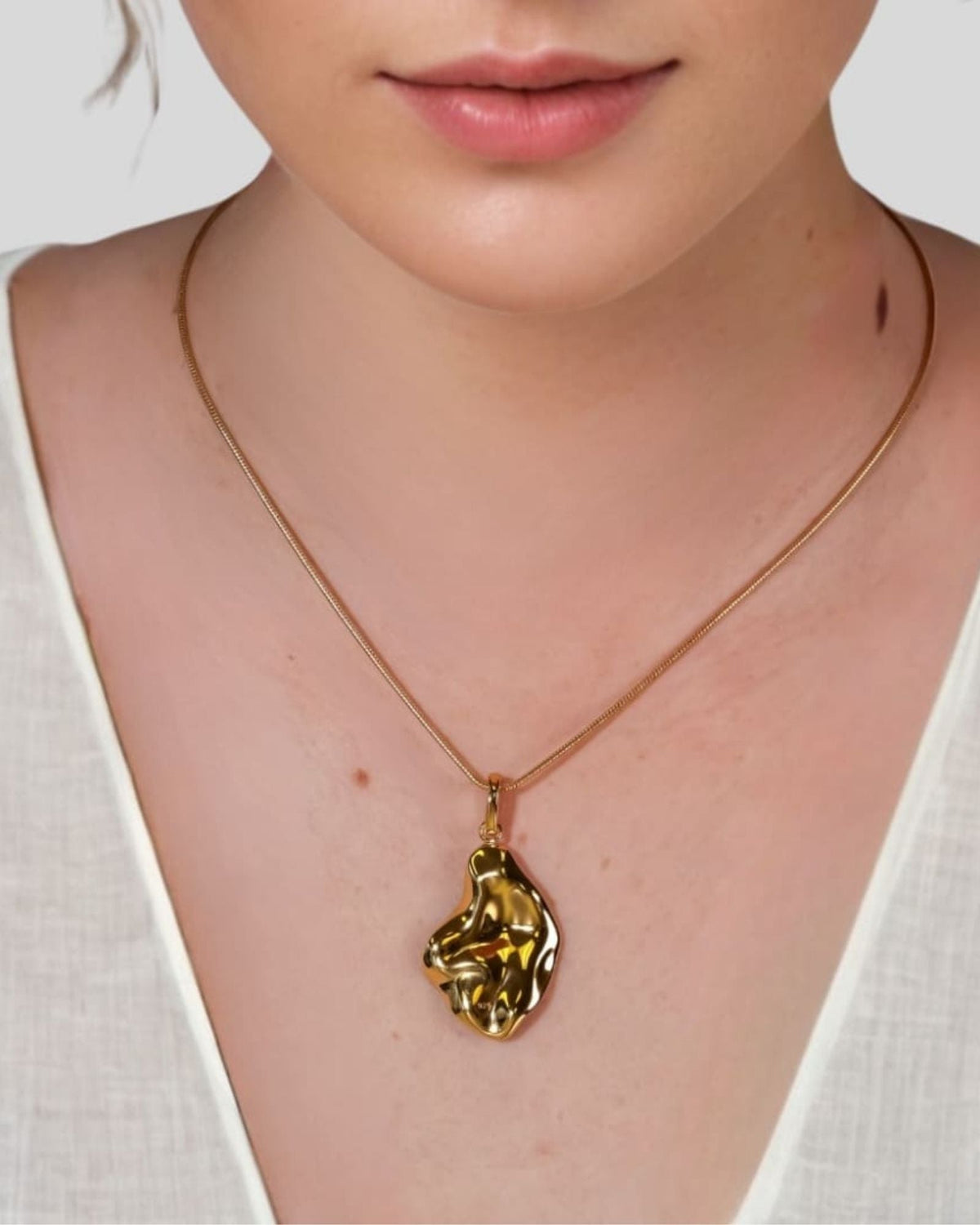 LAVANA Pearlescent Reversible Silver Pendant