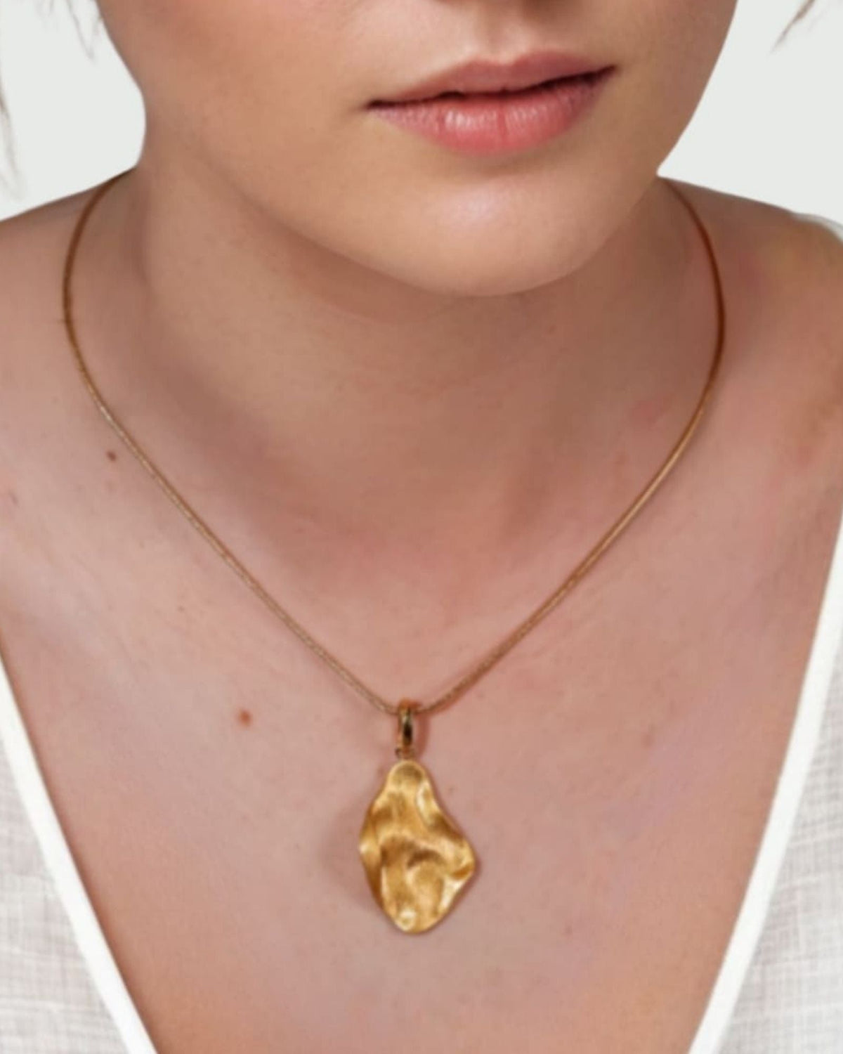 LAVANA Pearlescent Reversible Gold Pendant