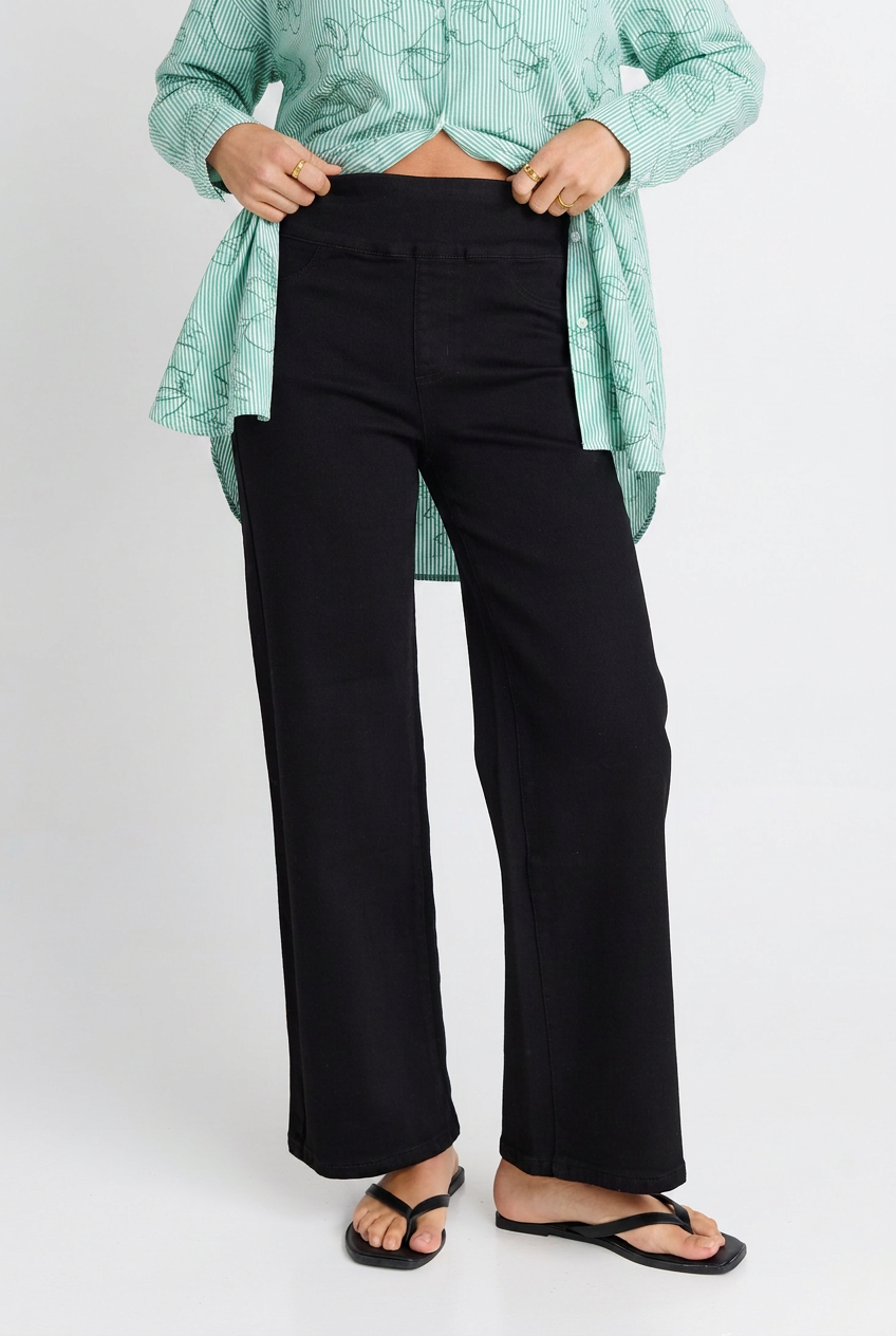Betty Basics Straight Stretch Jean (Black)