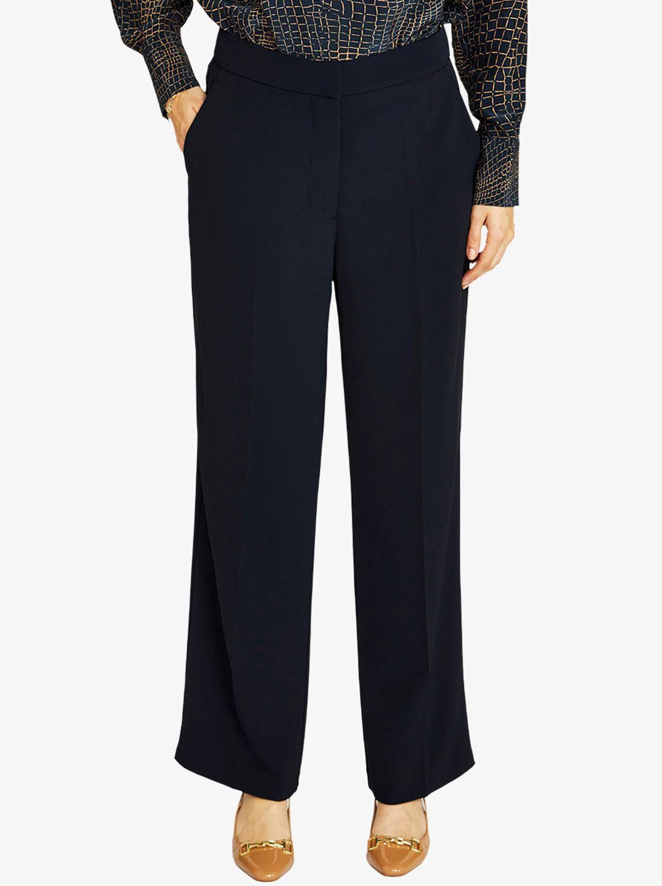 Image of a model wearing Pants. Product name - PINGPONG CHLOE CREPE PANT in Midnight colour by brand - Ping Pong