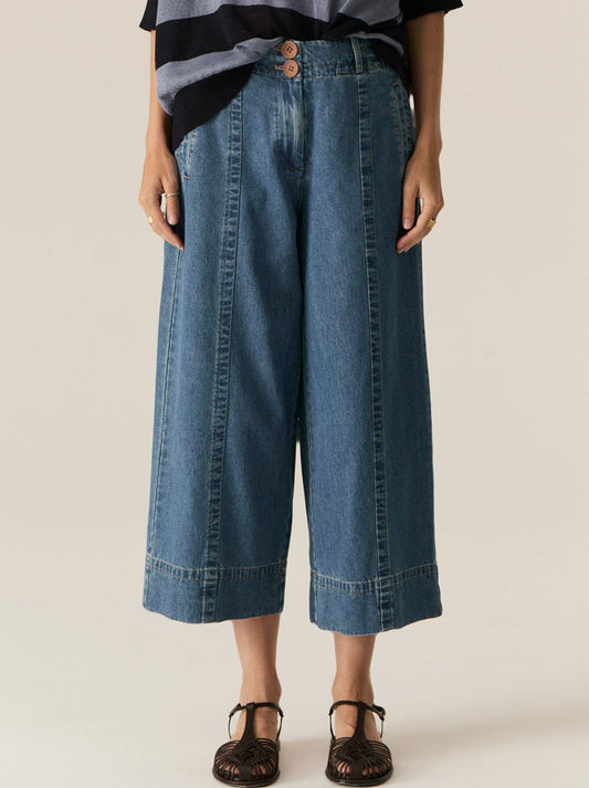 Image of a model wearing Pants. Productname: Pol Carsen Crop Denim Pant in Ecru colour by brand - Pol