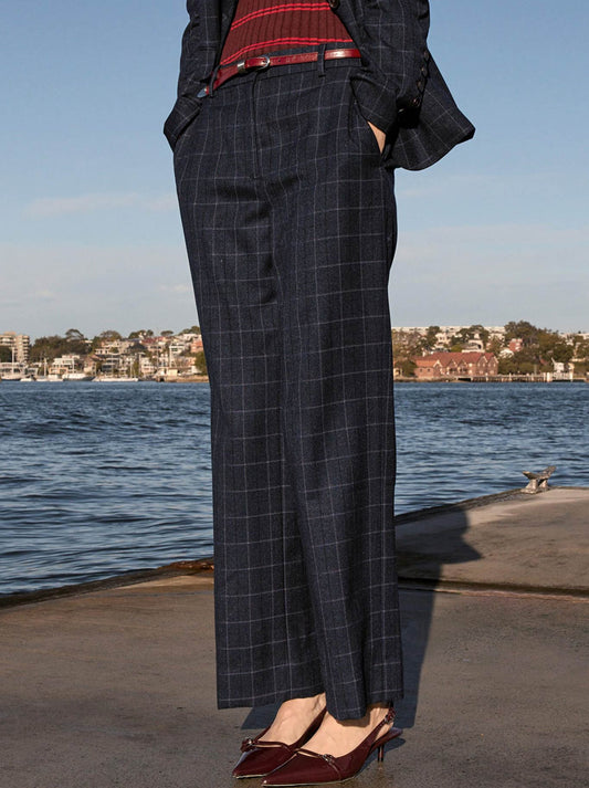 Image of a model wearing Pants. Productname: Pol Davis Man Pant in Ink colour by brand - Pol