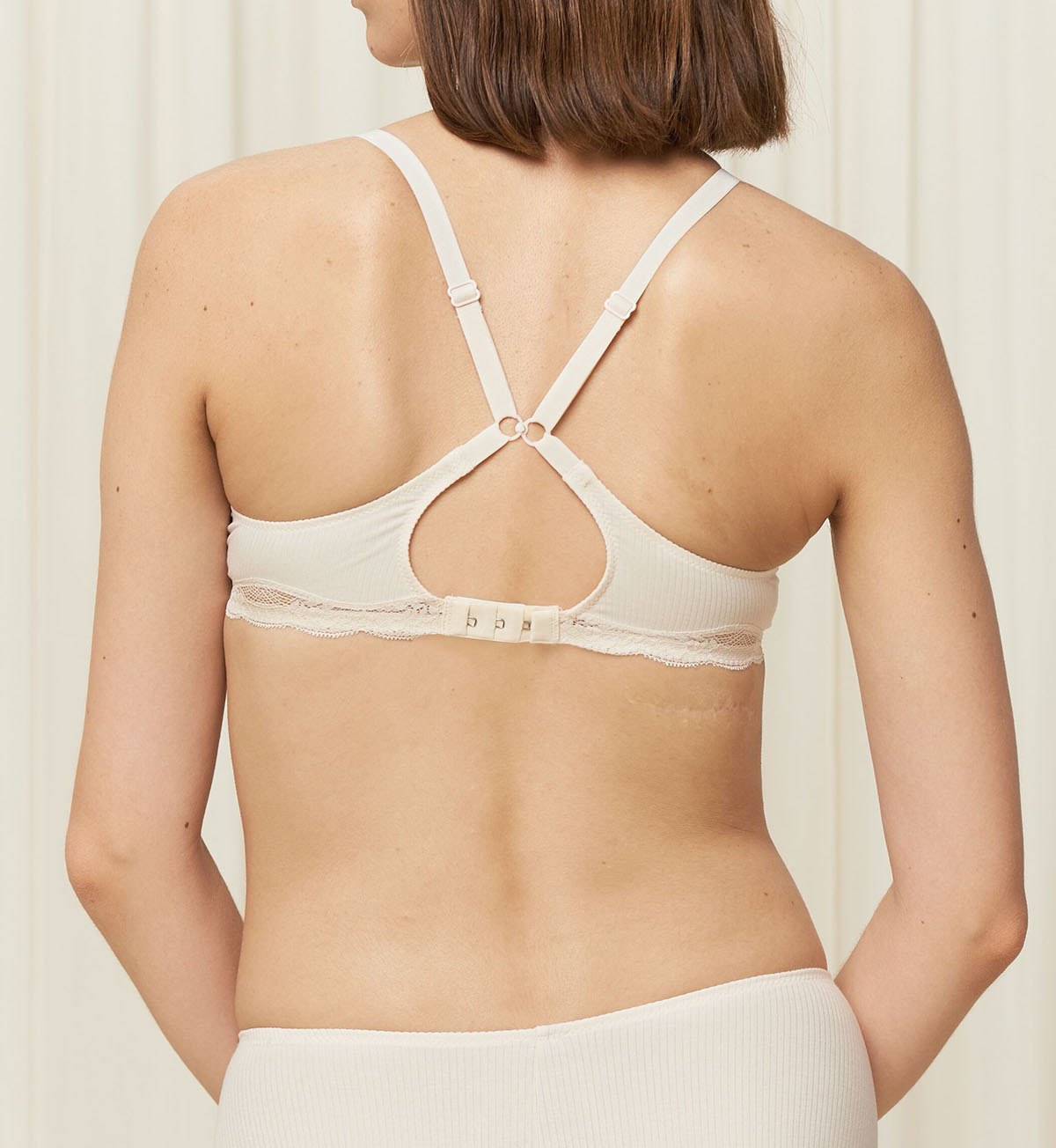 Triumph Natural Spotlight Crop Top (Fresh Powder)