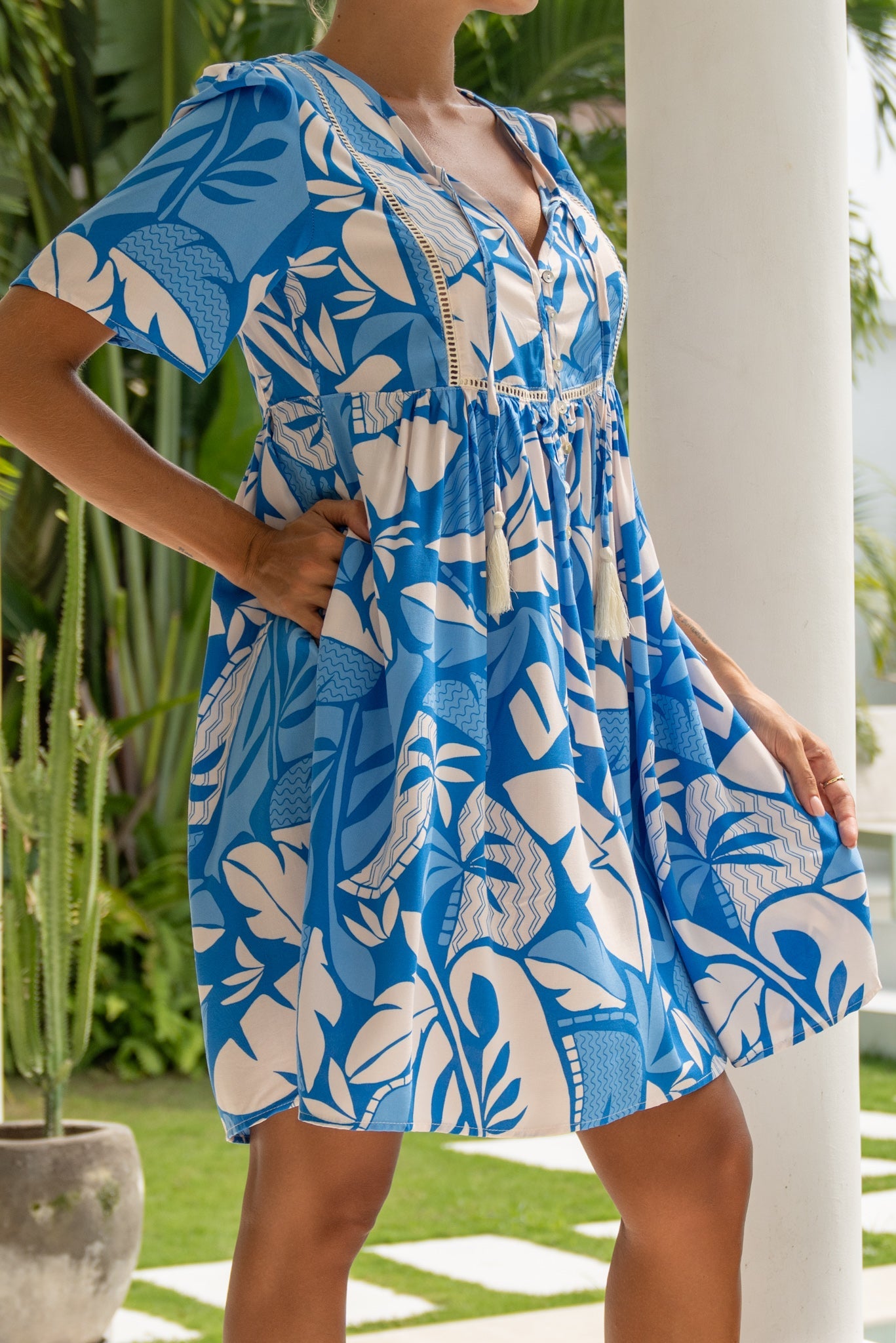Heychic Vale Tropical V-Neck Mini Dress (Blue)