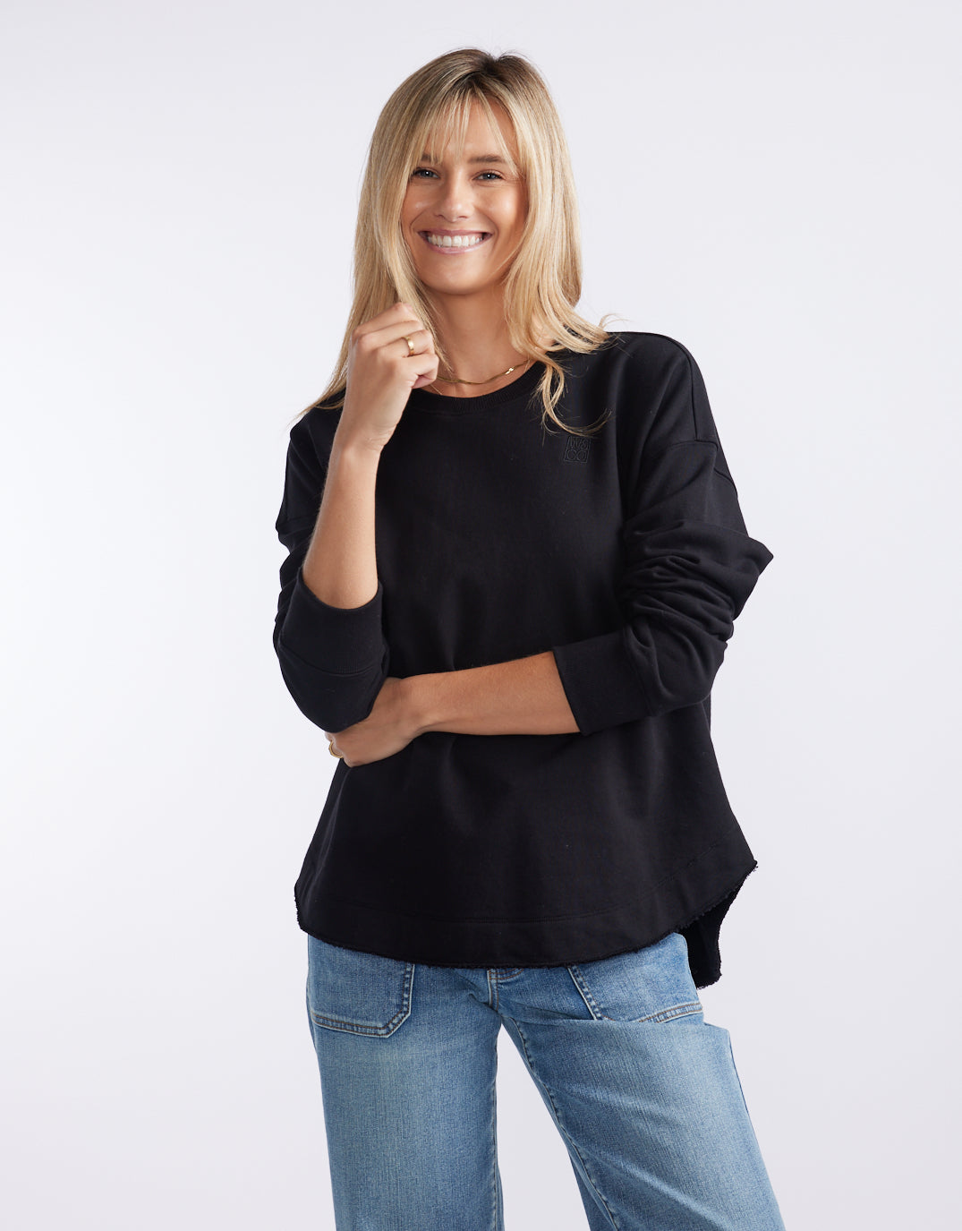 White & Co. Staple Scoop Hem Sweat (Black)