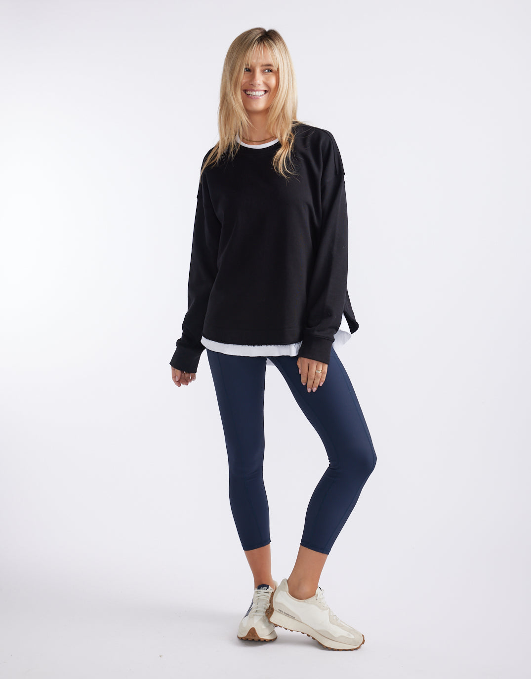 White & Co. Staple Scoop Hem Sweat (Black)