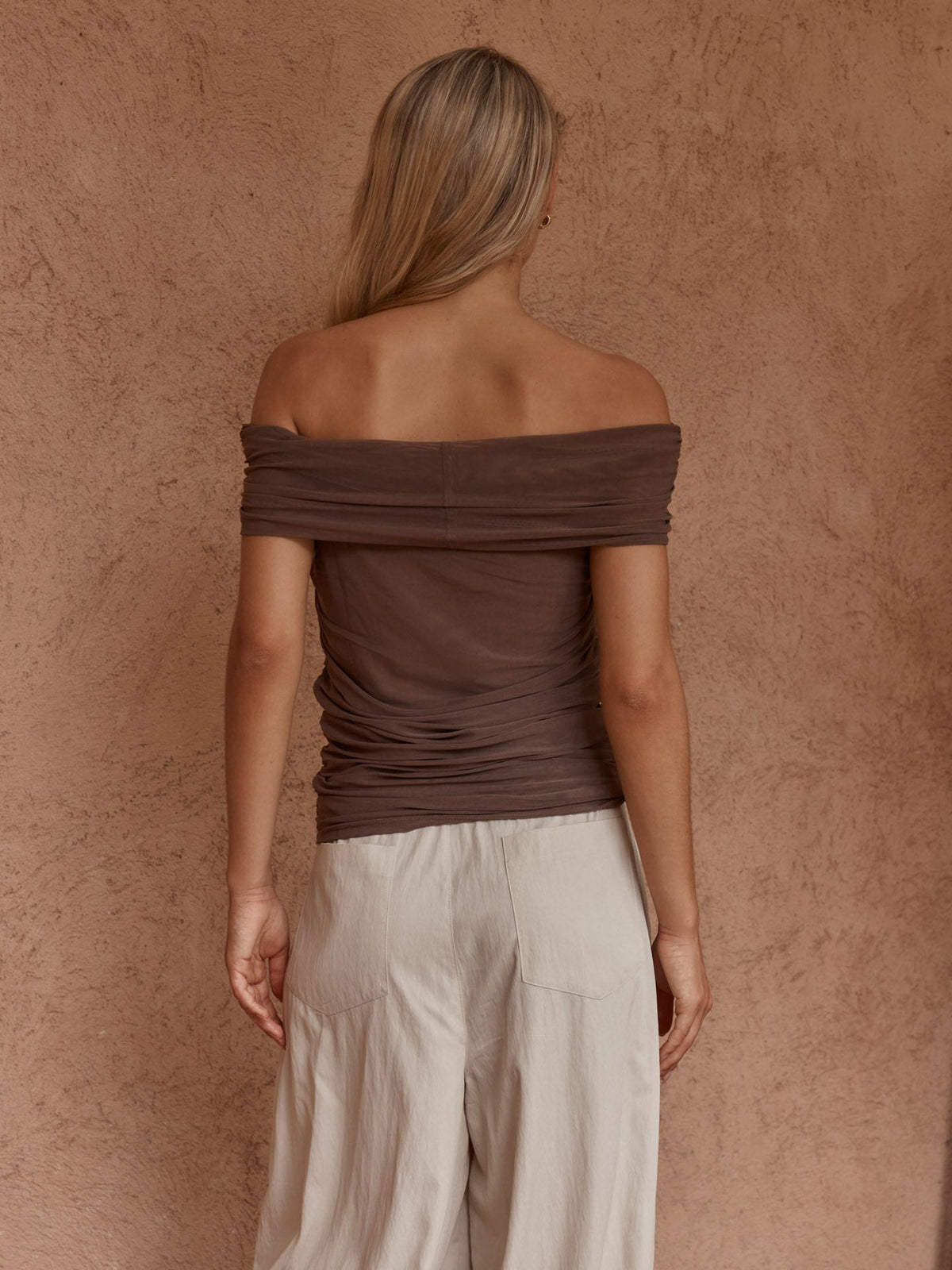 Sass Clothing Jordan Off Shoulder Top (Chocolate)