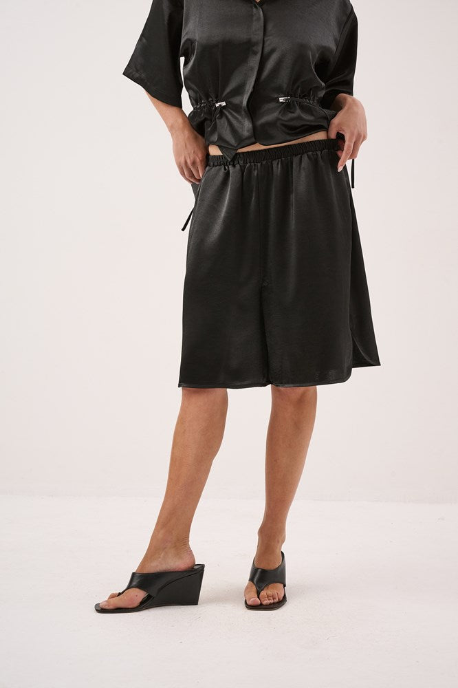 Sass Clothing Lina Bermuda Short (Black)