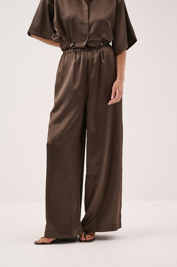 Sass Clothing Aurora Satin Pant (Chocolate)