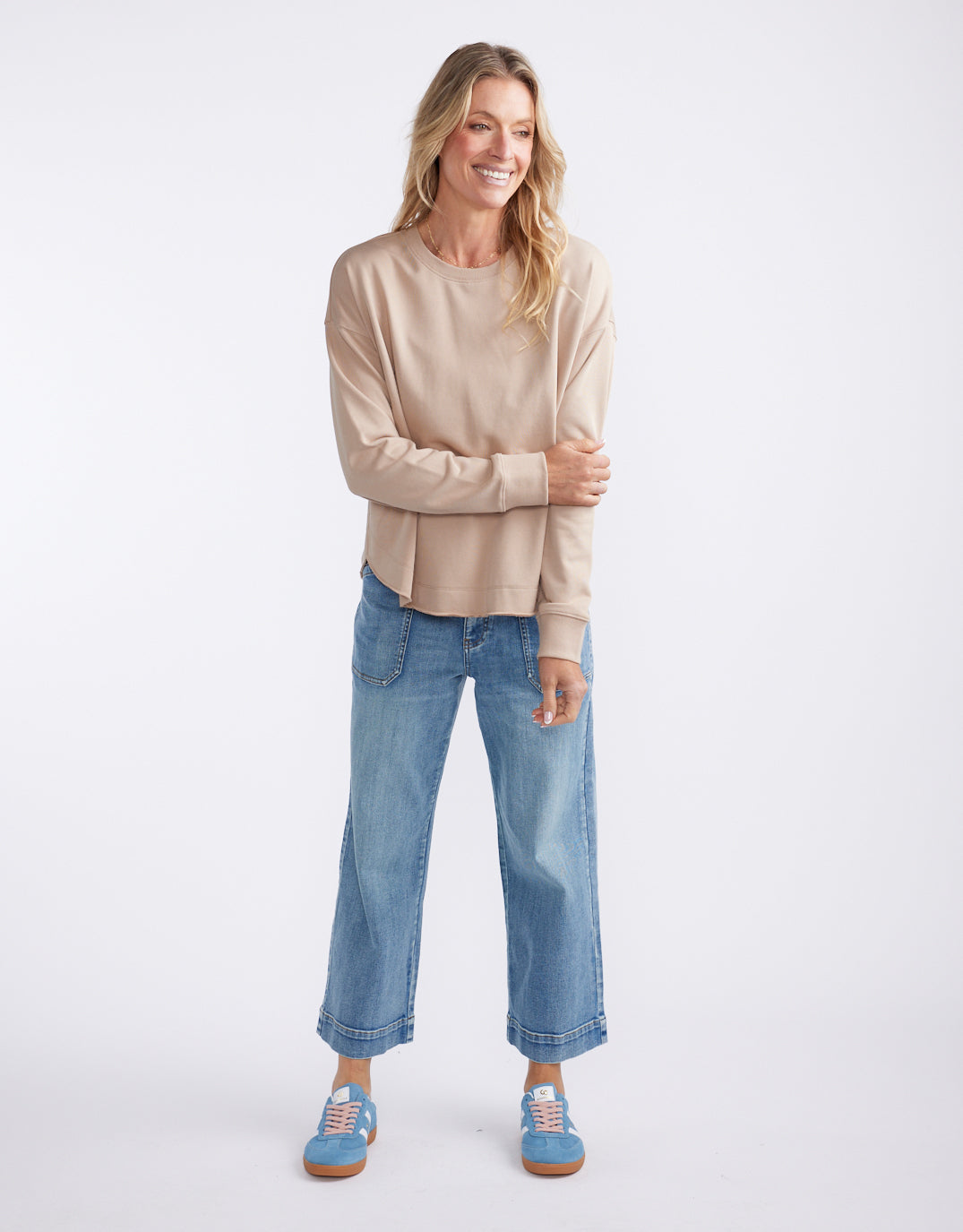 White & Co. Staple Scoop Hem Sweat (Latte)