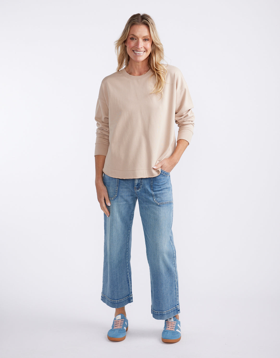 White & Co. Staple Scoop Hem Sweat (Latte)