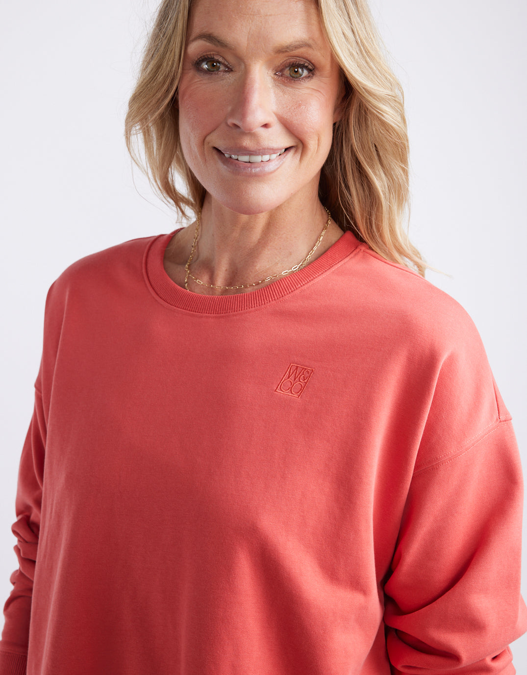 White & Co. Staple Scoop Hem Sweat (Washed Red)