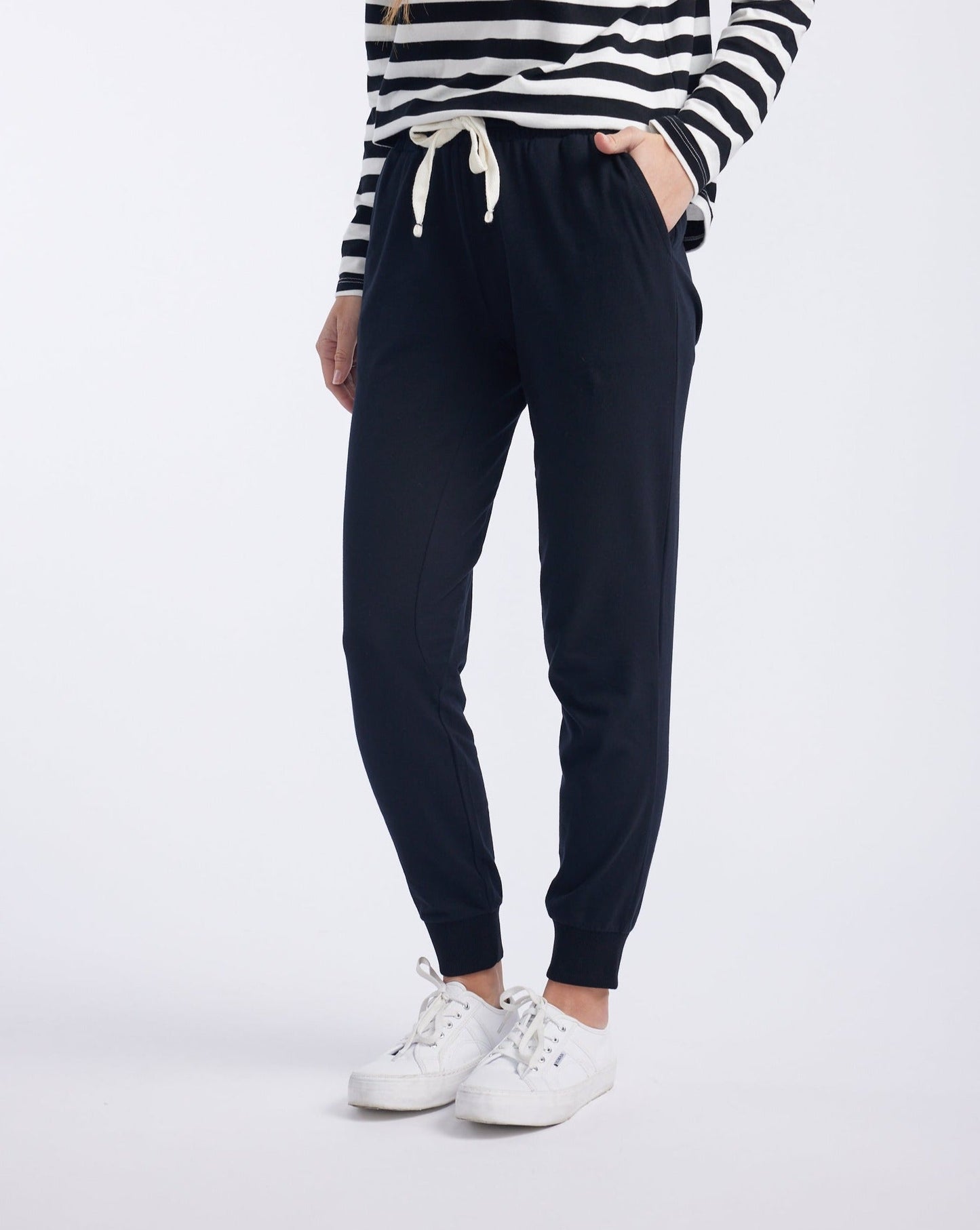 White & Co. The Sunday Lounge Pant (Black)