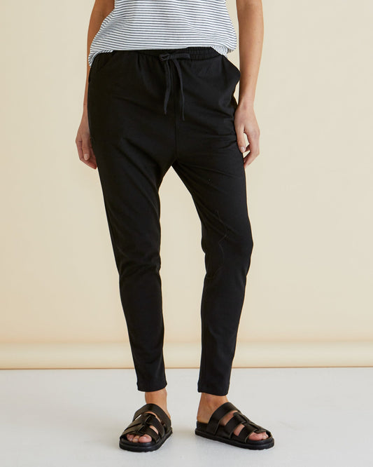 Image of a model wearing Pants. Productname: Betty Basics Jade Drop-Crotch Pants Black in Black colour by brand - Betty Basics