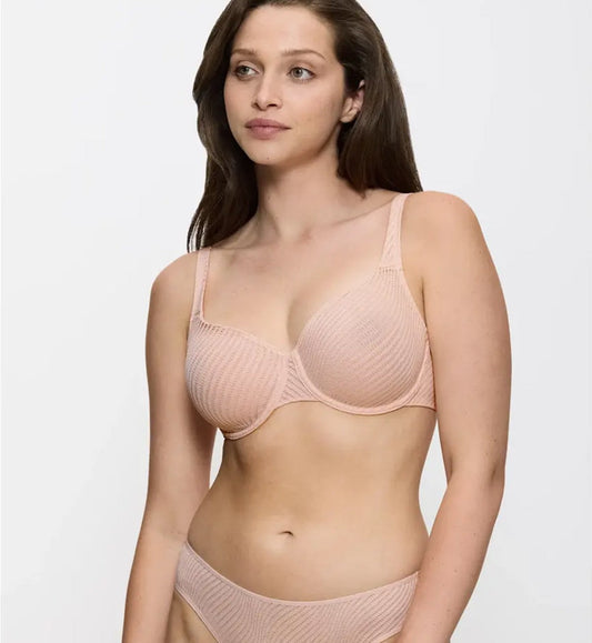 Image of Bras. Productname: Triumph Harmony Spotlight Minimiser in Fig Pink colour by brand - Triumph