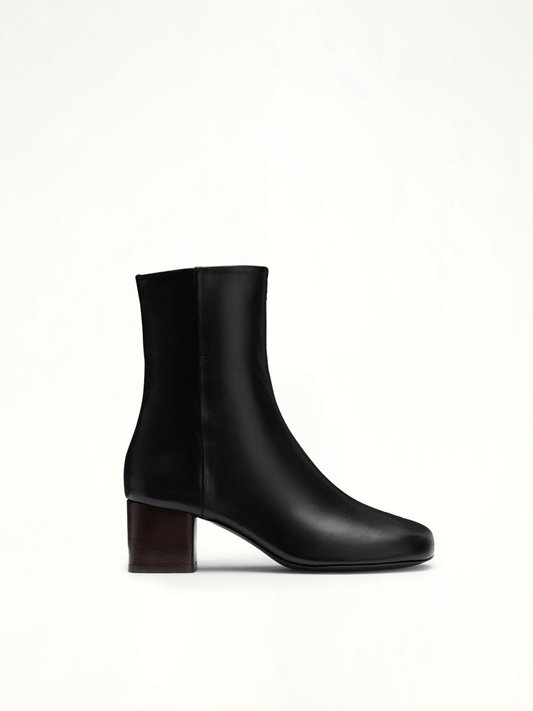 Image of Boots. Productname: LEMAIRE Anatomic Boots H55 in Black colour by brand - LEMAIRE