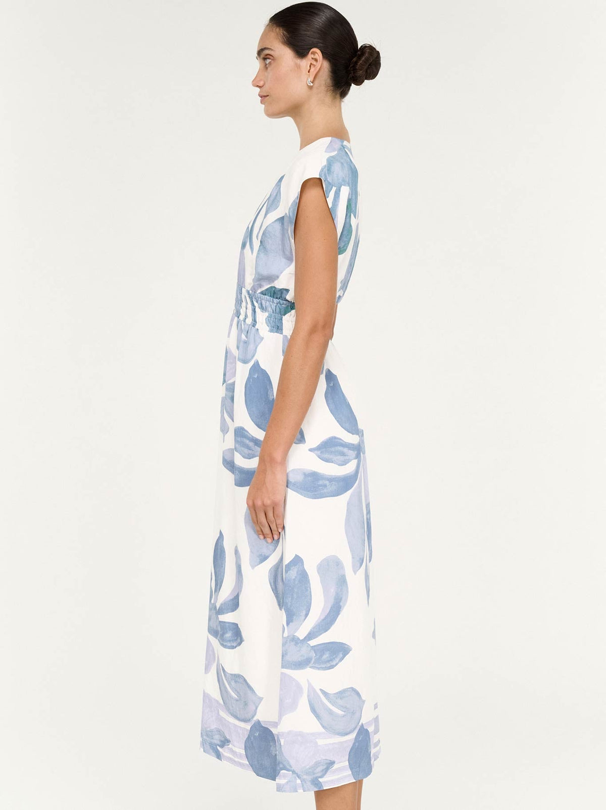 Staple The Label Elody Midi Dress (Blue Floral)