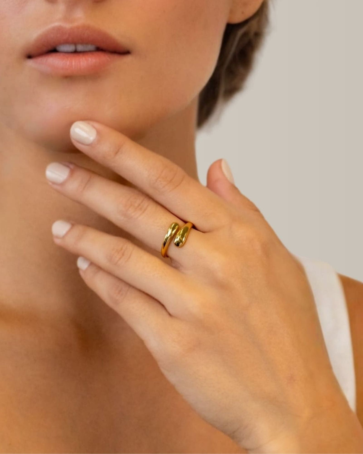 LAVANA Swerve Gold Ring
