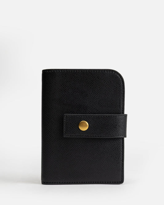The Daily Edited Ava Passport Cover (Black)