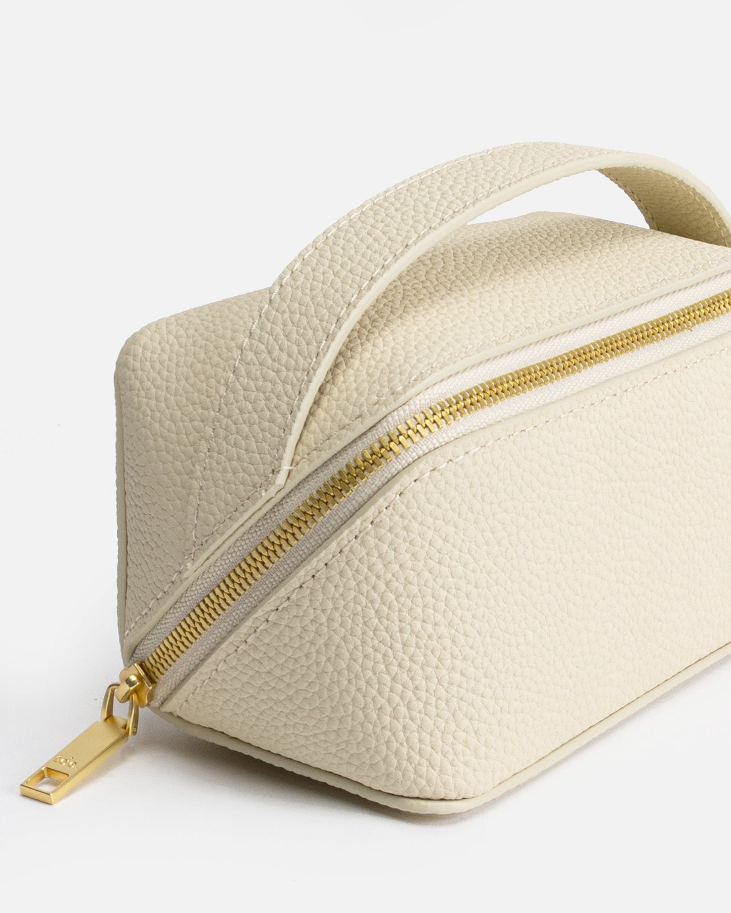 The Daily Edited Olivia Medium Travel Case (Oat)
