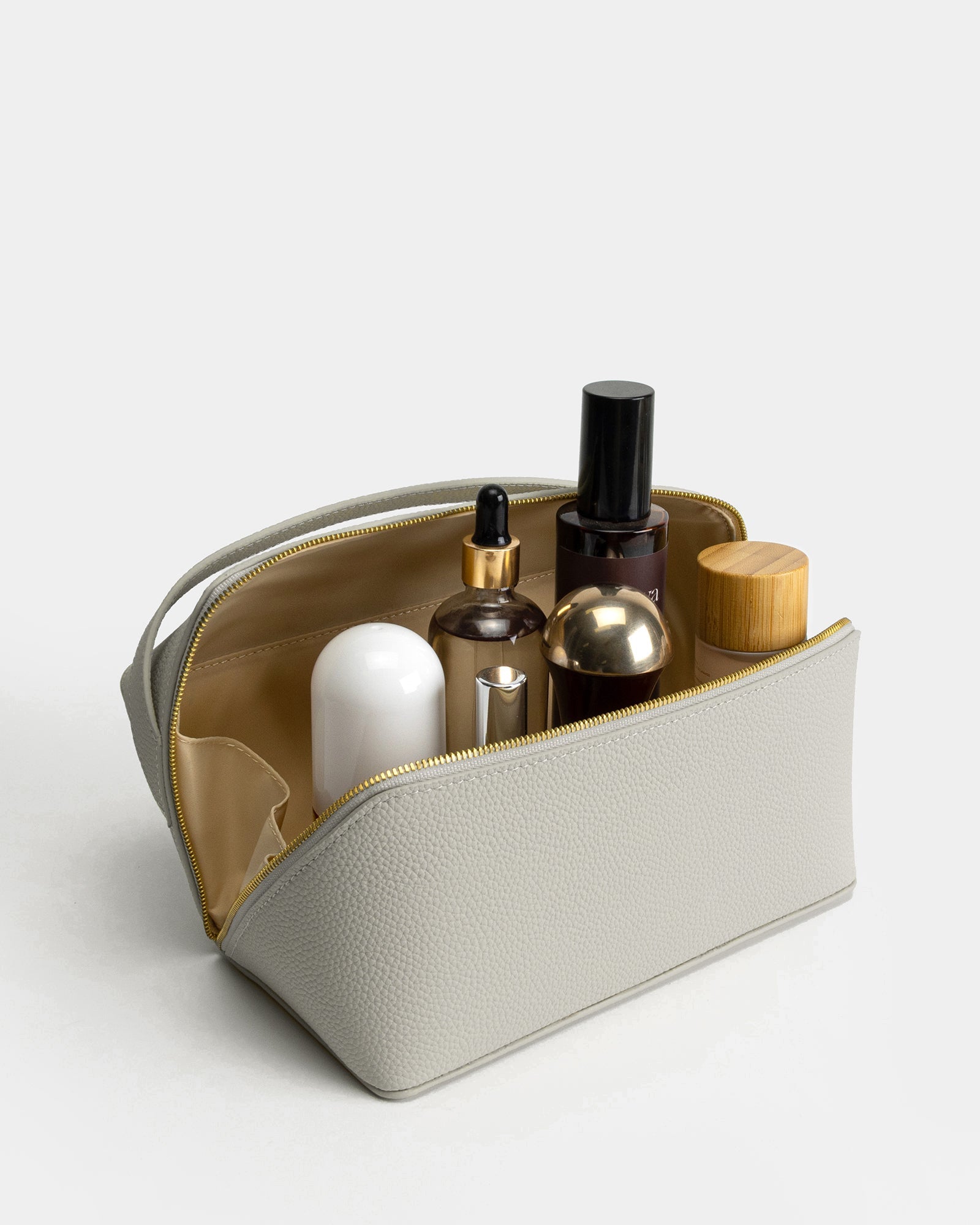 Image of Bags. Productname: The Daily Edited Olivia Large Travel Case Whisper Grey in Grey colour by brand - The Daily Edited