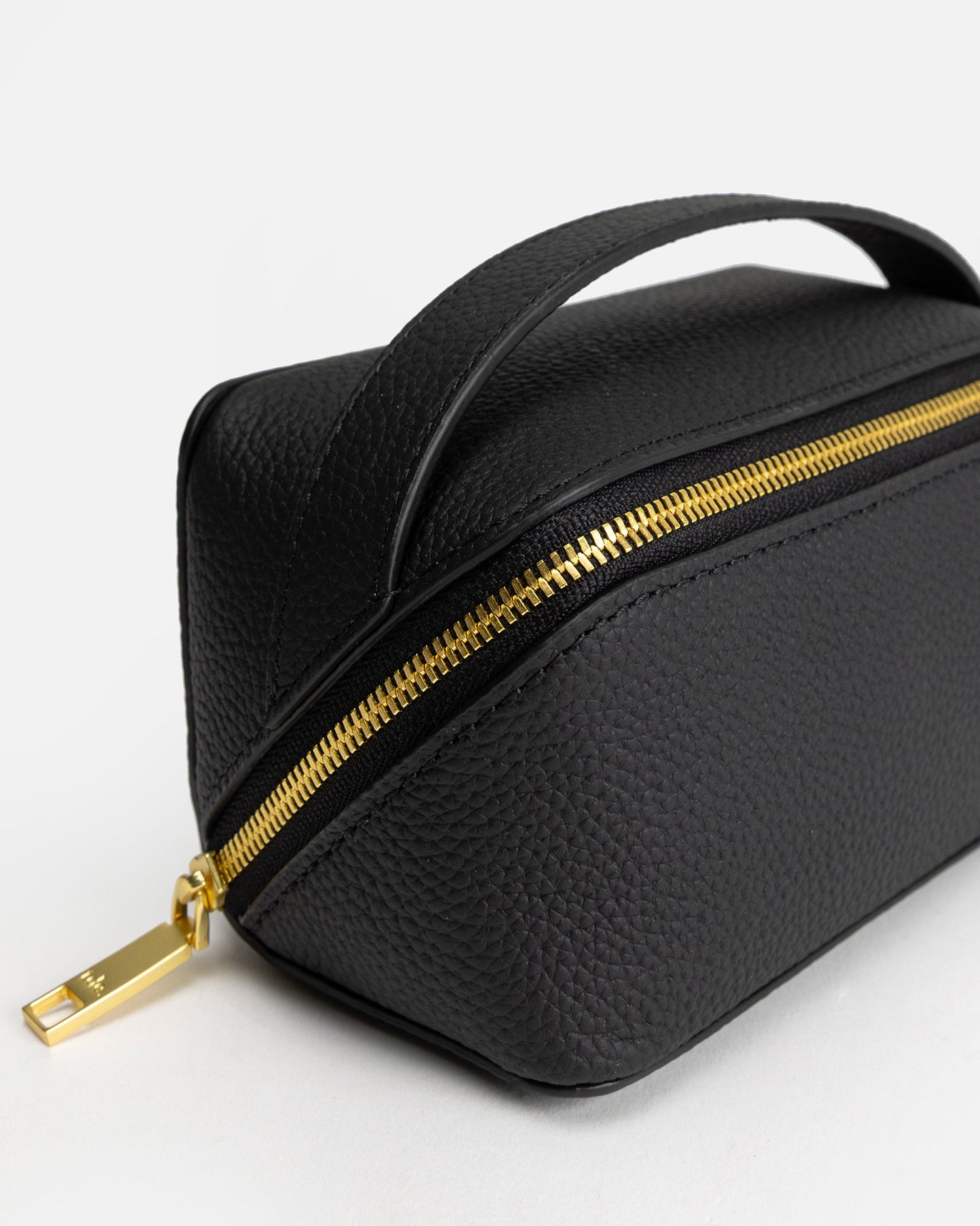 The Daily Edited Olivia Medium Travel Case (Black)
