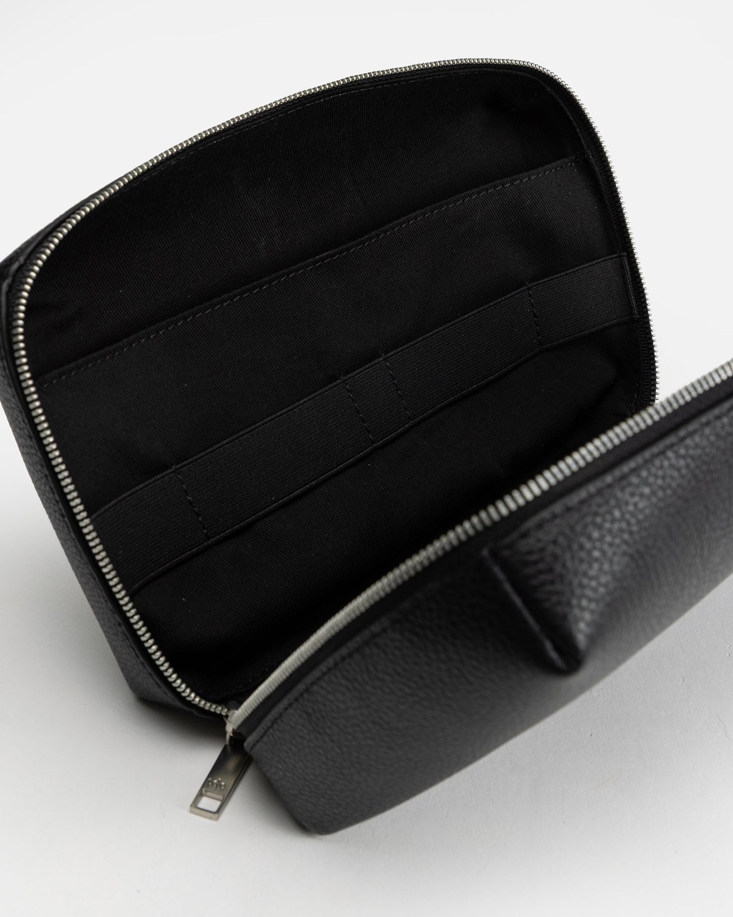 GROUP48 Jude Tech Bag (Black)