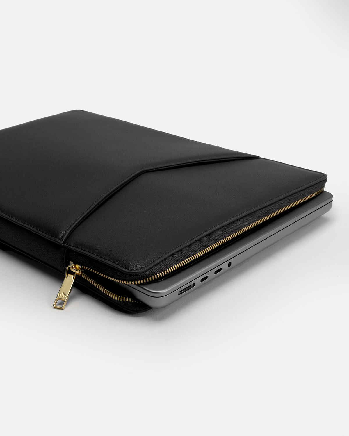 The Daily Edited Zaphia 14" Laptop Case (Black)