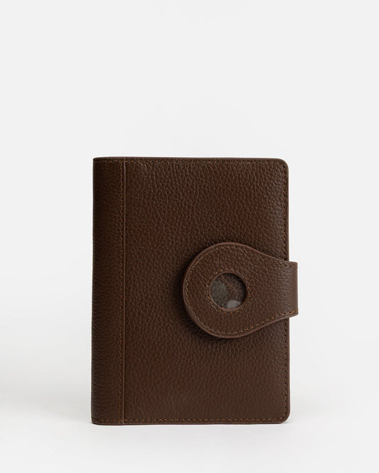 The Daily Edited Jude Airtag Passport Holder (Chestnut)