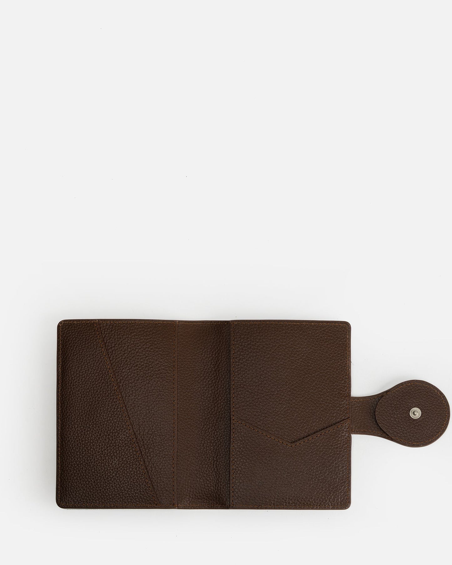 The Daily Edited Jude Airtag Passport Holder (Chestnut)