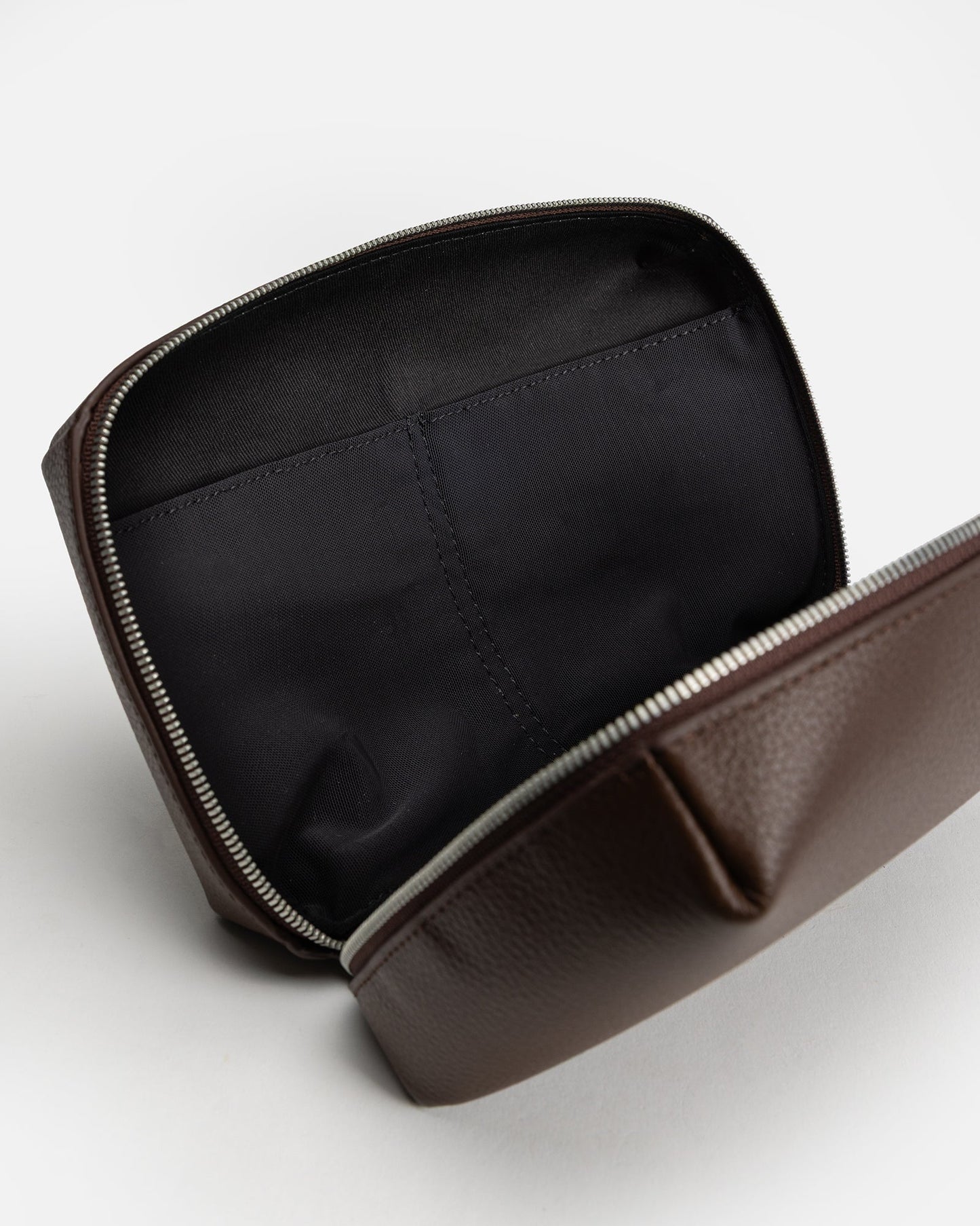The Daily Edited Jude Tech Bag (Chestnut)