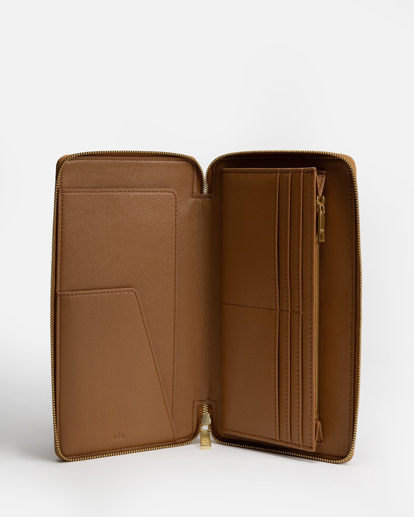 GROUP48 Essentials Zip Travel Wallet Rich (Tan)
