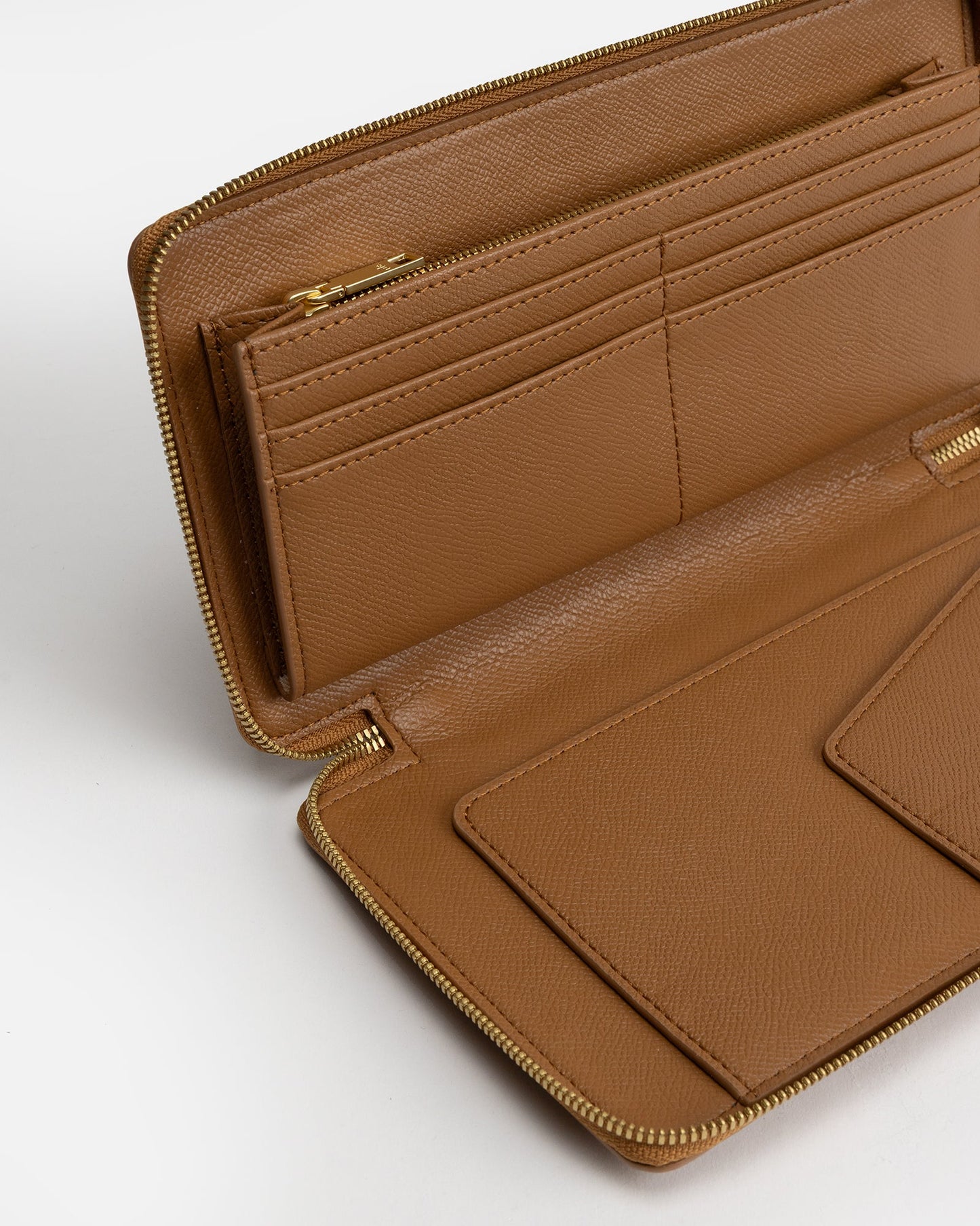 GROUP48 Essentials Zip Travel Wallet Rich (Tan)