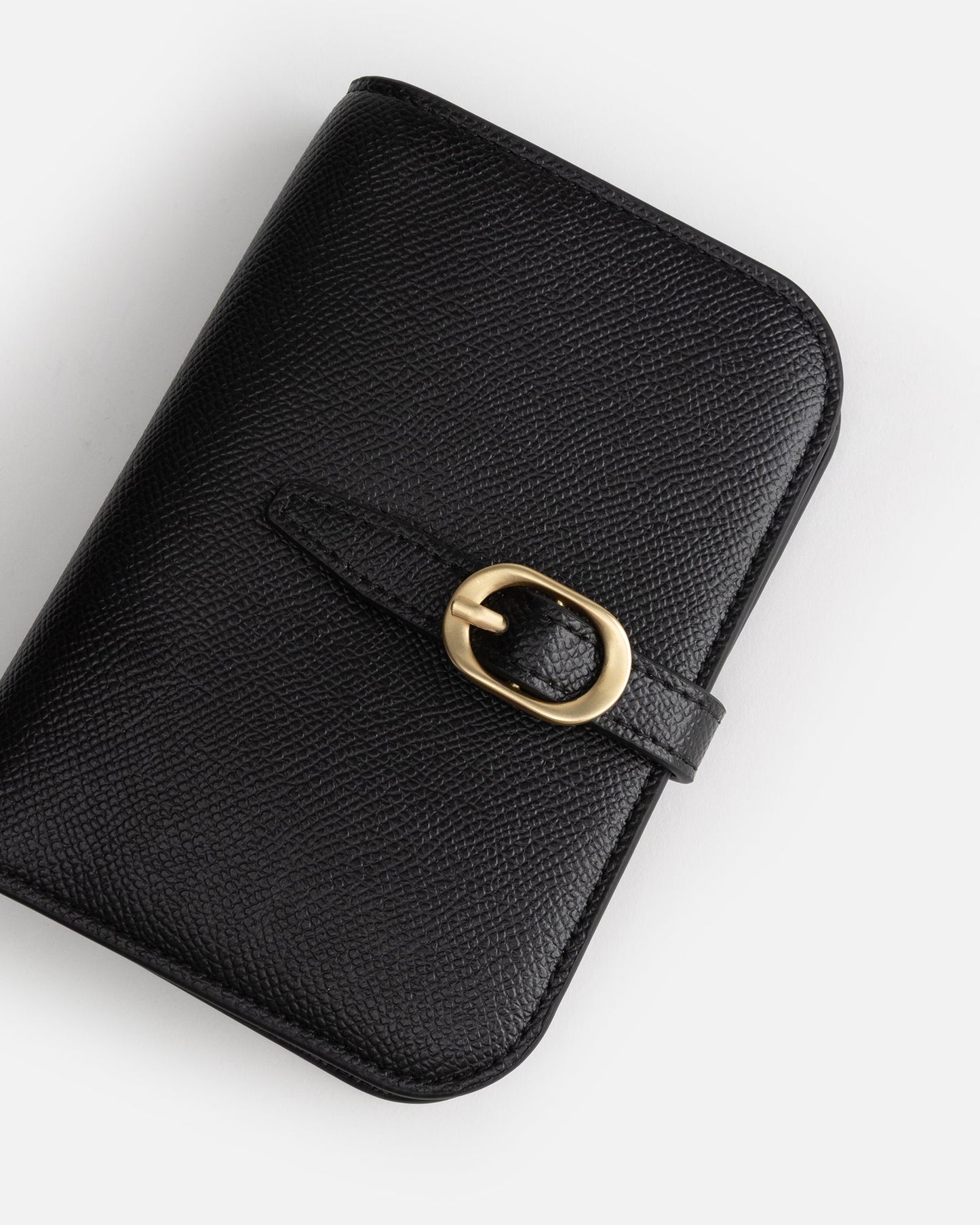 The Daily Edited Aria Passport Cover (Black)