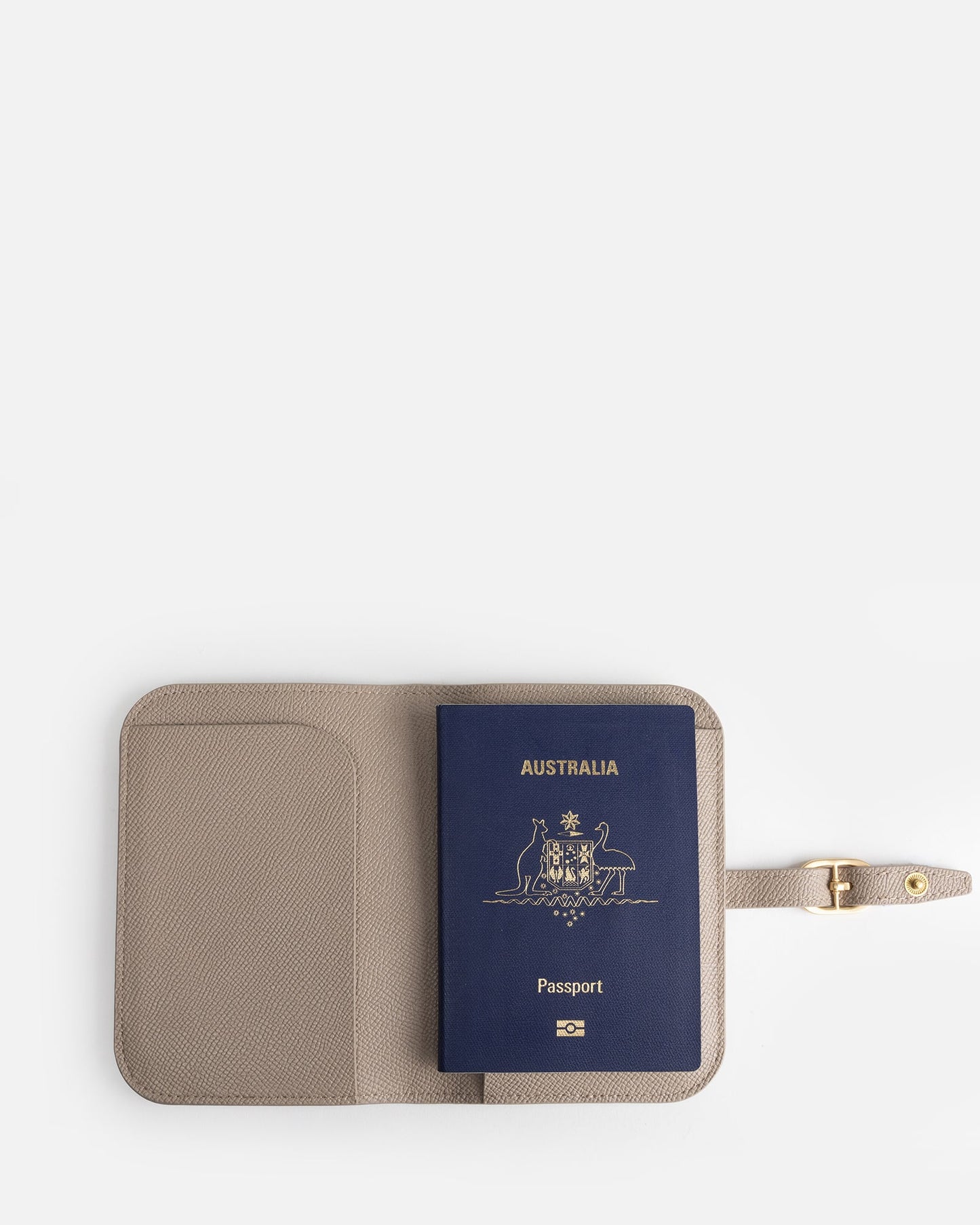 The Daily Edited Aria Passport Cover (Sepia)