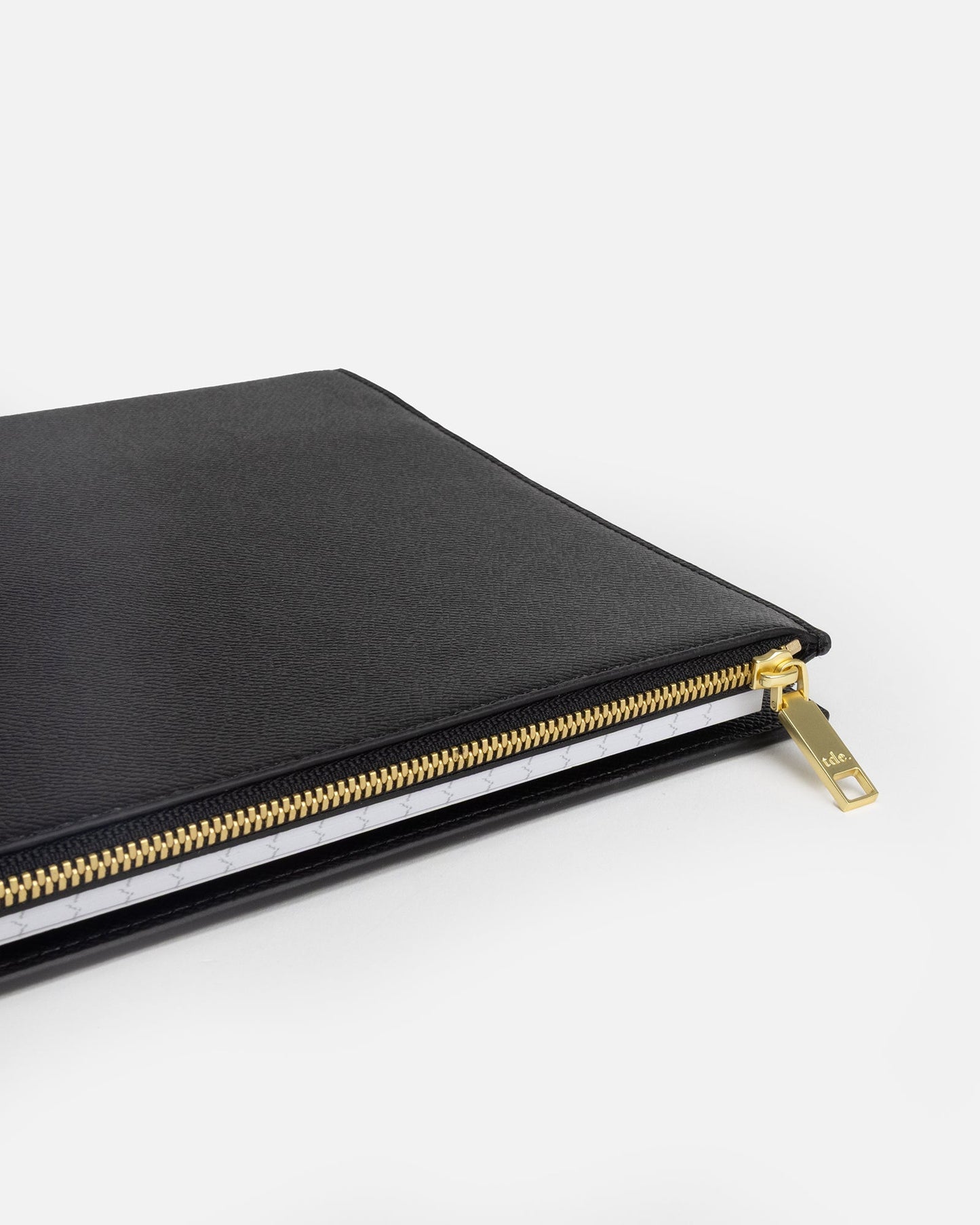 The Daily Edited Essentials A4 Zip Compendium (Black)