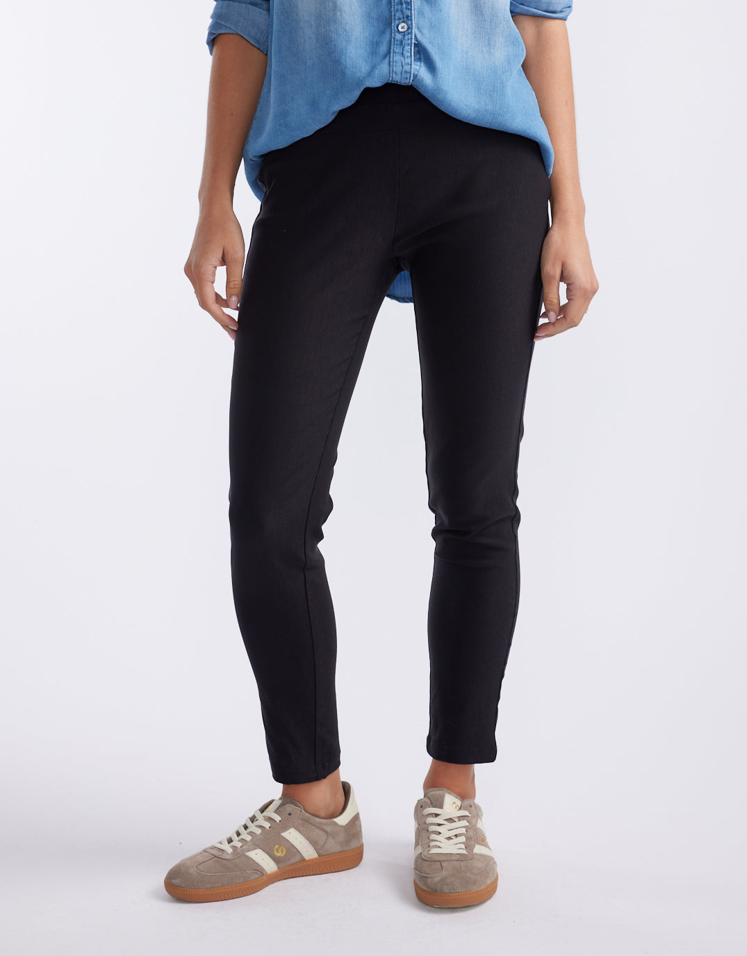 Image of a model wearing Pants. Productname: The 24/7 Bengaline Crop Pant - in Black colour by brand - Tirelli