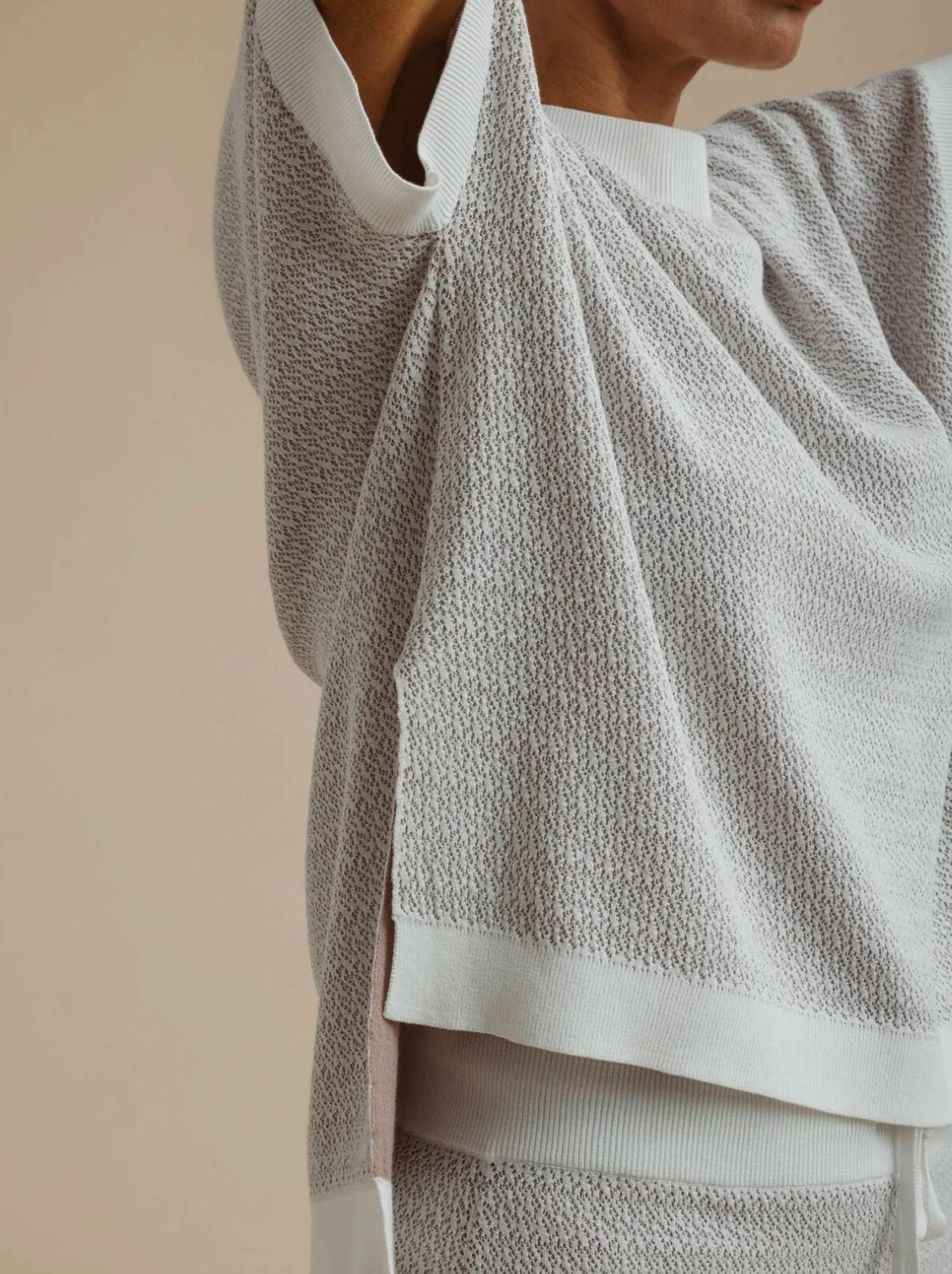 TALAMAYA CREPE KNITTED TEE (Salt/Granite)
