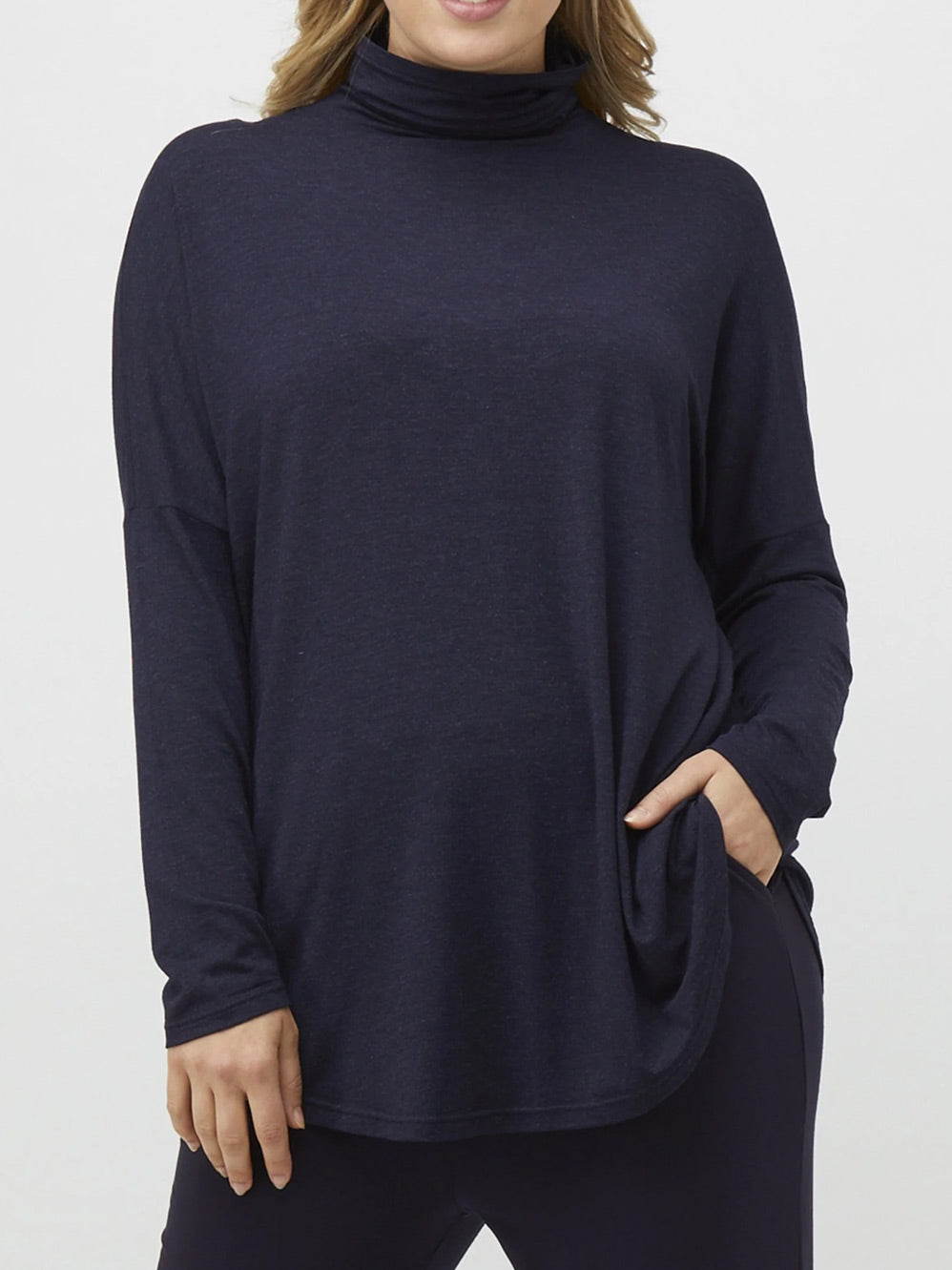 TANI MARLE SWING TURTLE NECK (Graphite)