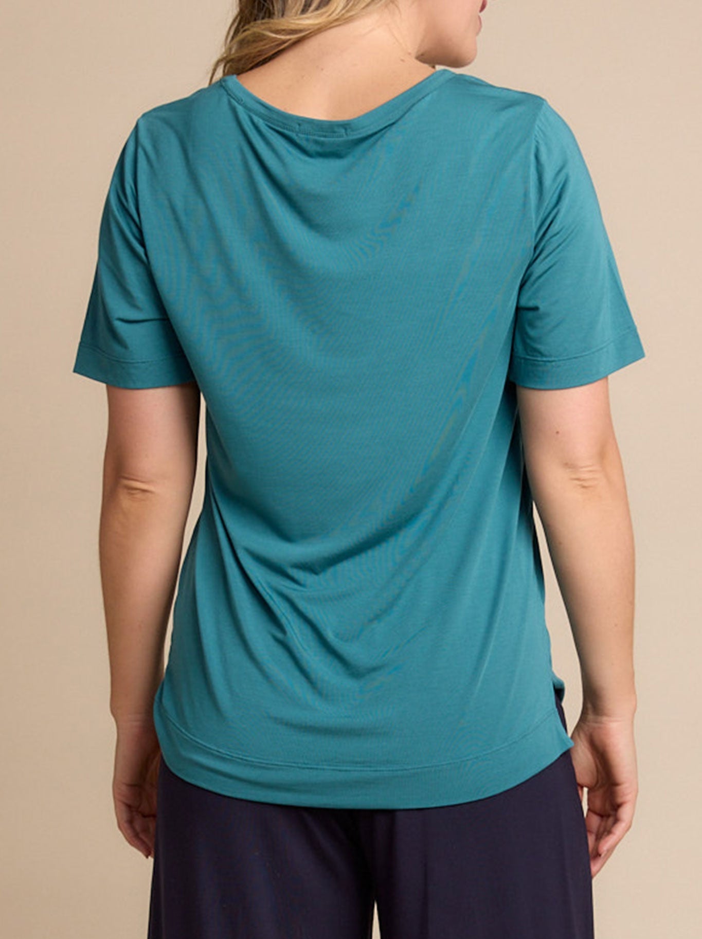 Tani Ella V Neck Tee (Black)