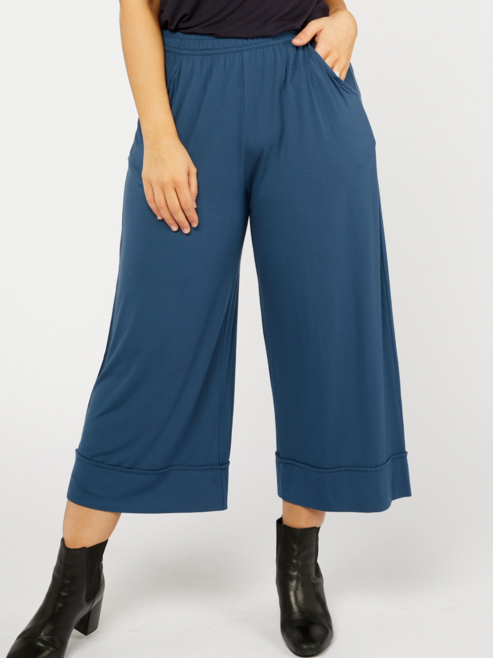 Image of a model wearing Pants. Productname: TANI CULOTTE RESORT PANT in Black colour by brand - Tani