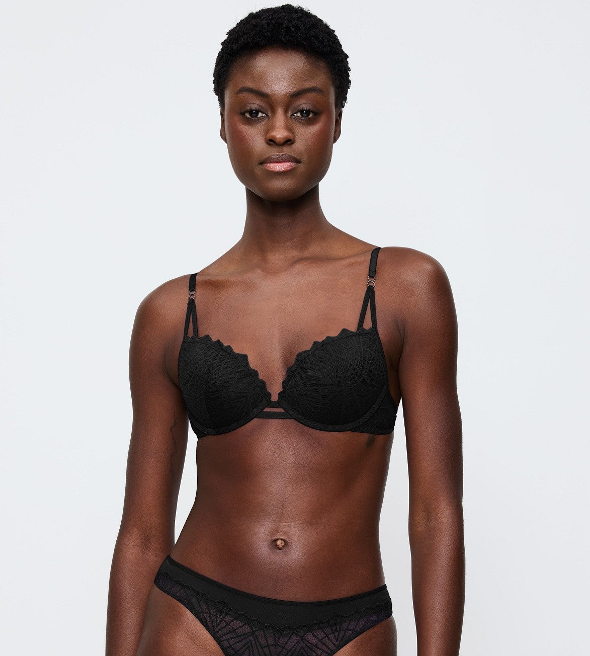 Image of Bras. Productname: Triumph That Night In Vegas Style Lab Push-Up Bra in Black colour by brand - Triumph