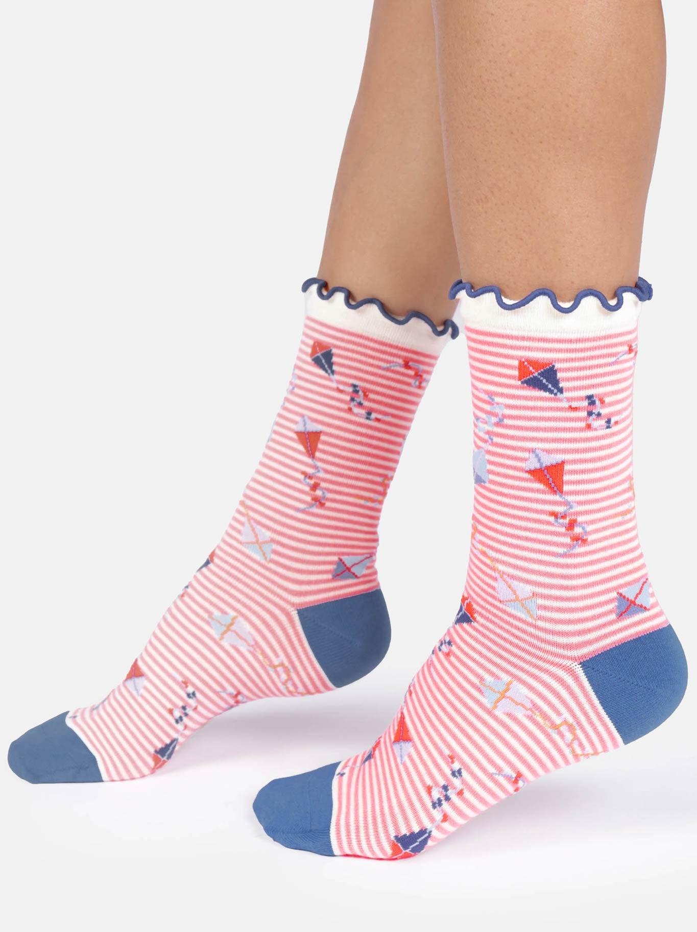 Thought Flying Kites Bamboo Frill Crew Socks (Blossom)