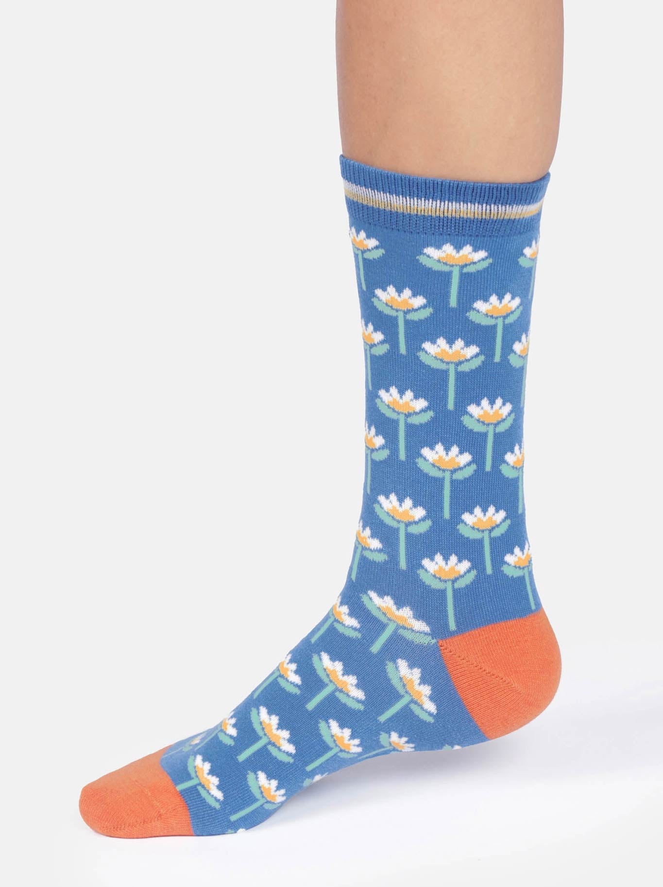 Thought Floral Tile Organic Cotton Crew Socks (Bee Hive)